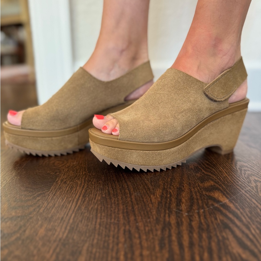 Pedro Garcia Felipa Shoes/sandals. Olive/Taupe suede. Size 38.5/8.5